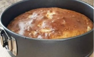 Пышная шарлотка с яблоками в духовке классическая