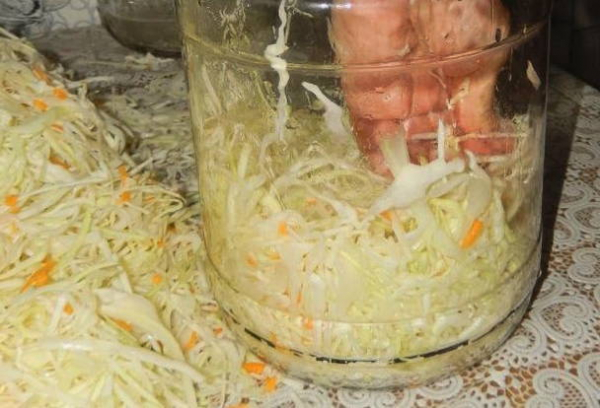Сочная и хрустящая квашеная капуста — очень простой способ